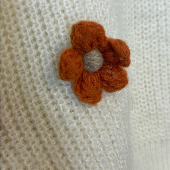 BiBi Fall Delicate‎ Cream Sweater with Flowers Size S but oversized NWOT - Picture 6 of 14